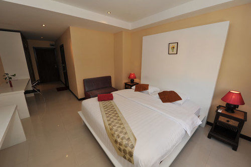 Le Parrots-Inn Jomtien Beach Exterior photo